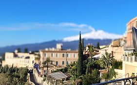 Lyssa Holiday Apartments